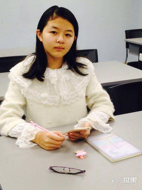 高颜值课外辅导好帮手,让孩子更爱学习的学生手机